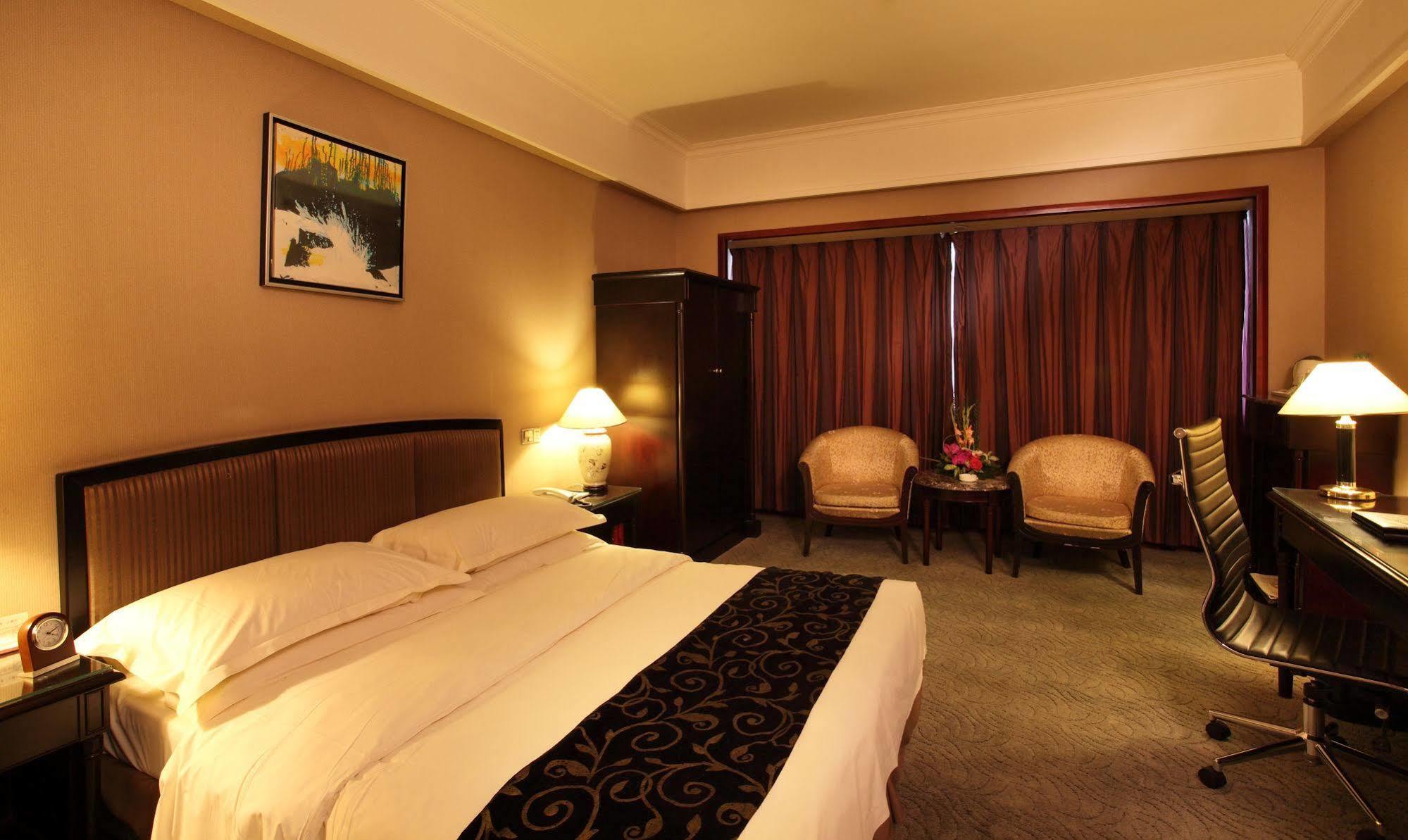 Weilai Conifer Hotel เจิ้งโจว ภายนอก รูปภาพ